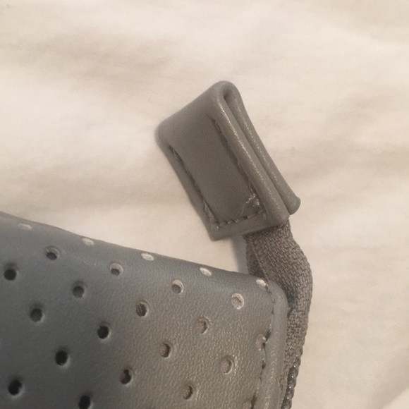 Honest beauty zippered pouch - Picture 7 of 9